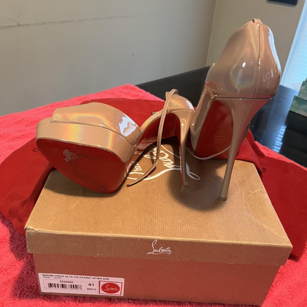 Christian Louboutin Round Chick Alta Nude Patent Gem